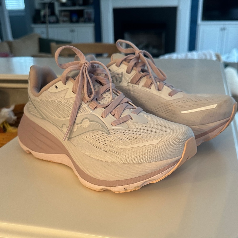 Saucony Triumph Huricane 24Women's Athletic Shoes in Light Purple barely worn.